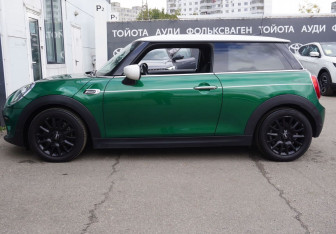 Подержанный автомобиль MINI Hatch 2021 года (8 фото)