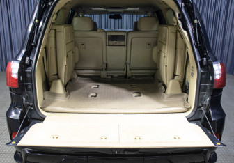 Подержанный автомобиль Lexus LX 2008 года (11 фото)