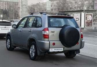 Подержанный автомобиль Chery Tiggo (T11) 2010 года (6 фото)