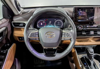Подержанный автомобиль Toyota Highlander 2025 года (22 фото)