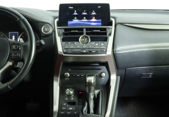 Подержанный автомобиль Lexus NX 2019 года (16 фото)