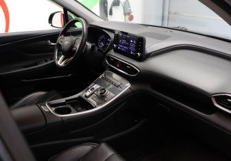 Подержанный автомобиль Hyundai Santa Fe 2021 года (21 фото)