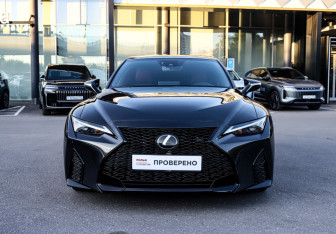 Подержанный автомобиль Lexus IS Sedan 2021 года (2 фото)
