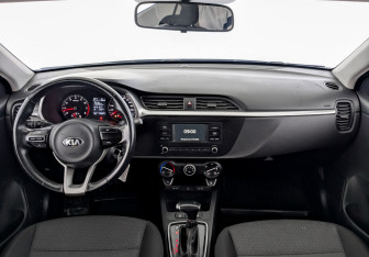 Подержанный автомобиль Kia Rio Hatchback 2021 года (14 фото)