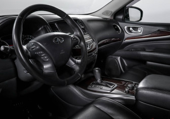 Подержанный автомобиль Infiniti JX 2013 года (14 фото)