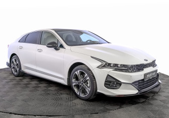 Подержанный автомобиль Kia K5 2021 года (3 фото)