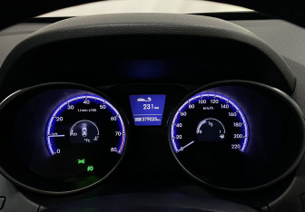 Подержанный автомобиль Hyundai ix35 2011 года (23 фото)