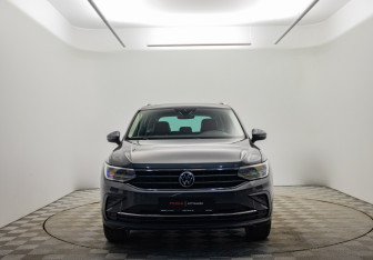 Подержанный автомобиль Volkswagen Tiguan 2021 года (8 фото)