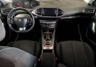 Подержанный автомобиль Peugeot 308 Wagon 2019 года (9 фото)