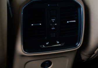 Подержанный автомобиль Porsche Macan 2017 года (14 фото)