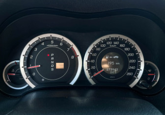Подержанный автомобиль Honda Accord Sedan 2010 года (11 фото)