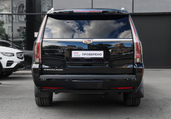 Подержанный автомобиль Cadillac Escalade Suv 2016 года (5 фото)