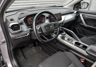 Подержанный автомобиль Geely Coolray 2022 года (15 фото)