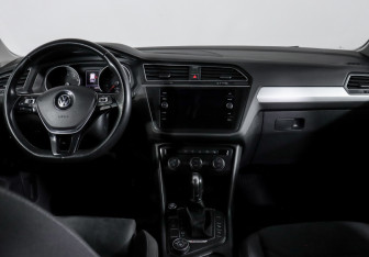 Подержанный автомобиль Volkswagen Tiguan 2018 года (12 фото)