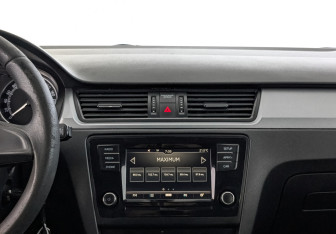 Подержанный автомобиль Skoda Rapid Liftback 2019 года (17 фото)