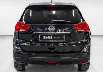 Подержанный автомобиль Nissan X-Trail 2016 года (6 фото)