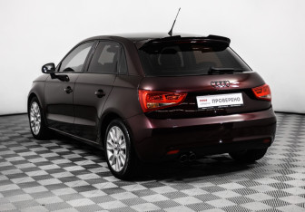 Подержанный автомобиль Audi A1 2012 года (7 фото)