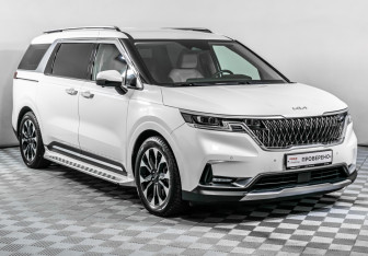 Подержанный автомобиль Kia Carnival 2020 года (3 фото)