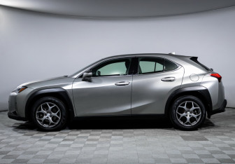 Подержанный автомобиль Lexus UX 2019 года (8 фото)