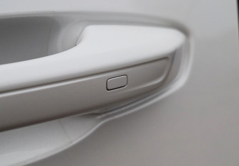 Подержанный автомобиль Changan UNI-S 2024 года (27 фото)