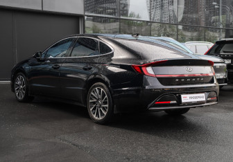 Подержанный автомобиль Hyundai Sonata 2020 года (6 фото)