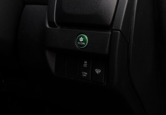 Подержанный автомобиль Honda Fit 2013 года (4 фото)