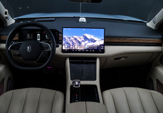 Подержанный автомобиль AITO M7 2023 года (14 фото)