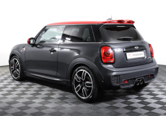 Подержанный автомобиль MINI Hatch 2016 года (7 фото)