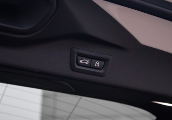 Подержанный автомобиль BMW X7 2023 года (36 фото)