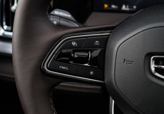 Подержанный автомобиль Geely Monjaro 2025 года (33 фото)