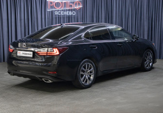 Подержанный автомобиль Lexus ES 2018 года (5 фото)