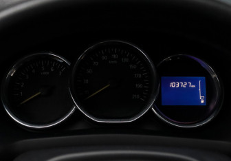 Подержанный автомобиль Renault Sandero 2018 года (12 фото)