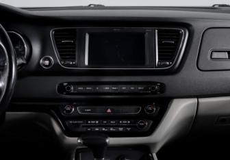 Подержанный автомобиль Kia Carnival 2018 года (13 фото)