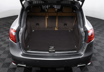 Подержанный автомобиль Porsche Cayenne 2012 года (10 фото)