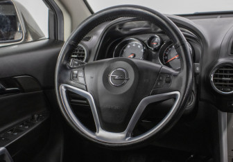 Подержанный автомобиль Opel Antara 2014 года (15 фото)