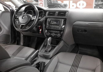 Подержанный автомобиль Volkswagen Jetta Sedan 2016 года (11 фото)