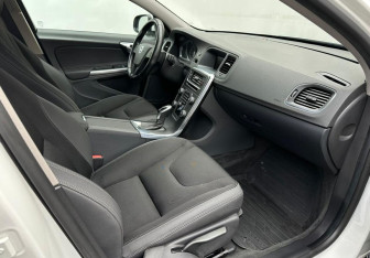 Подержанный автомобиль Volvo S60 2013 года (13 фото)