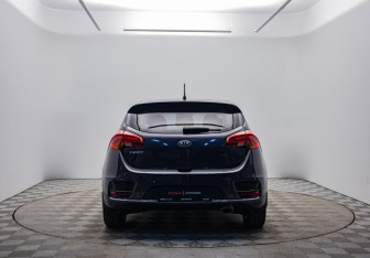 Подержанный автомобиль Kia Ceed Hatchback 2016 года (6 фото)
