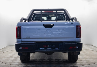 Подержанный автомобиль JAC T9 2025 года (3 фото)