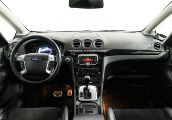 Подержанный автомобиль Ford S-MAX 2013 года (6 фото)
