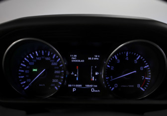 Подержанный автомобиль Land Rover Range Rover Sport 2015 года (11 фото)