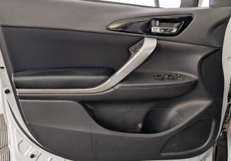 Подержанный автомобиль Mitsubishi Eclipse Cross 2021 года (19 фото)