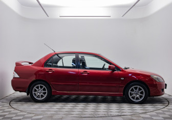 Подержанный автомобиль Mitsubishi Lancer Sedan 2004 года (4 фото)