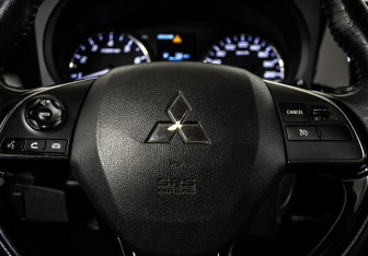 Подержанный автомобиль Mitsubishi Outlander 2021 года (14 фото)