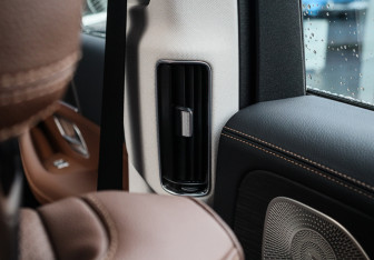 Подержанный автомобиль Mercedes-Benz GLE 2025 года (20 фото)