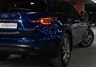 Подержанный автомобиль Infiniti QX70 2013 года (26 фото)
