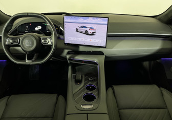 Подержанный автомобиль Zeekr 001 2024 года (12 фото)