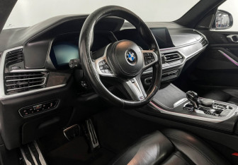 Подержанный автомобиль BMW X7 2021 года (12 фото)