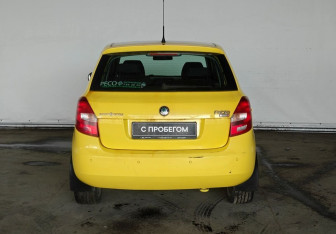 Подержанный автомобиль Skoda Fabia Hatchback 2010 года (5 фото)