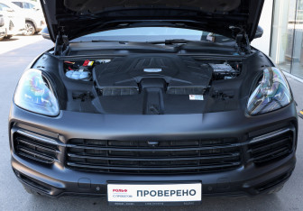 Подержанный автомобиль Porsche Cayenne 2020 года (9 фото)